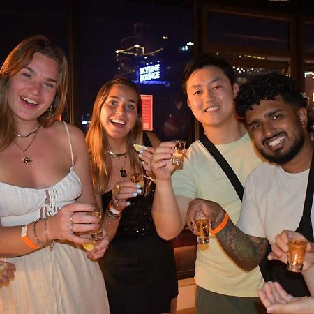 Lakeview Backpackers Hostel & Rooftop Bar ハノイ市 エクステリア 写真