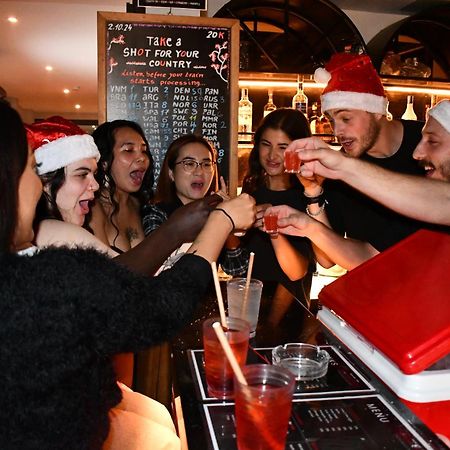 Lakeview Backpackers Hostel & Rooftop Bar ハノイ市 エクステリア 写真