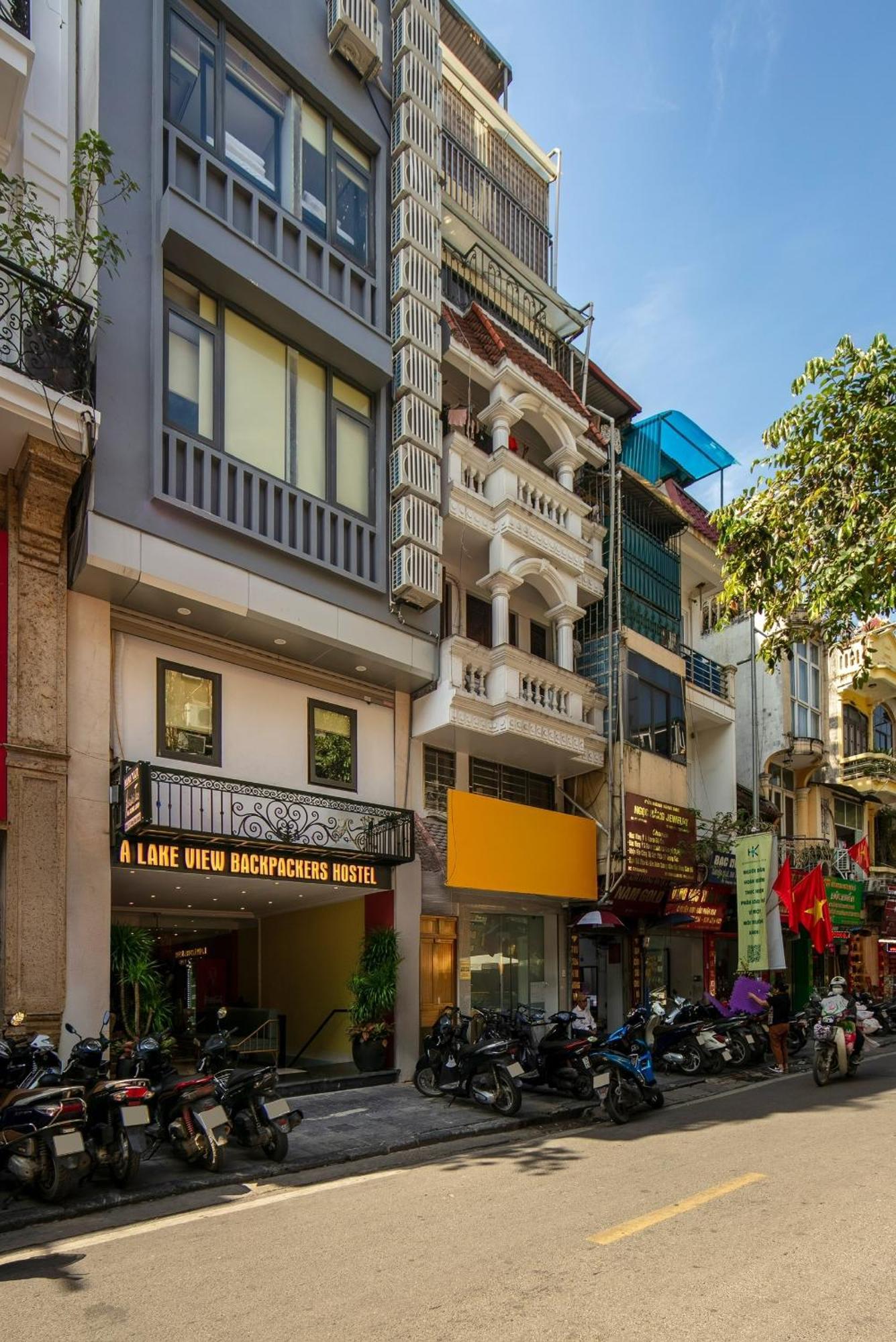Lakeview Backpackers Hostel & Rooftop Bar ハノイ市 エクステリア 写真