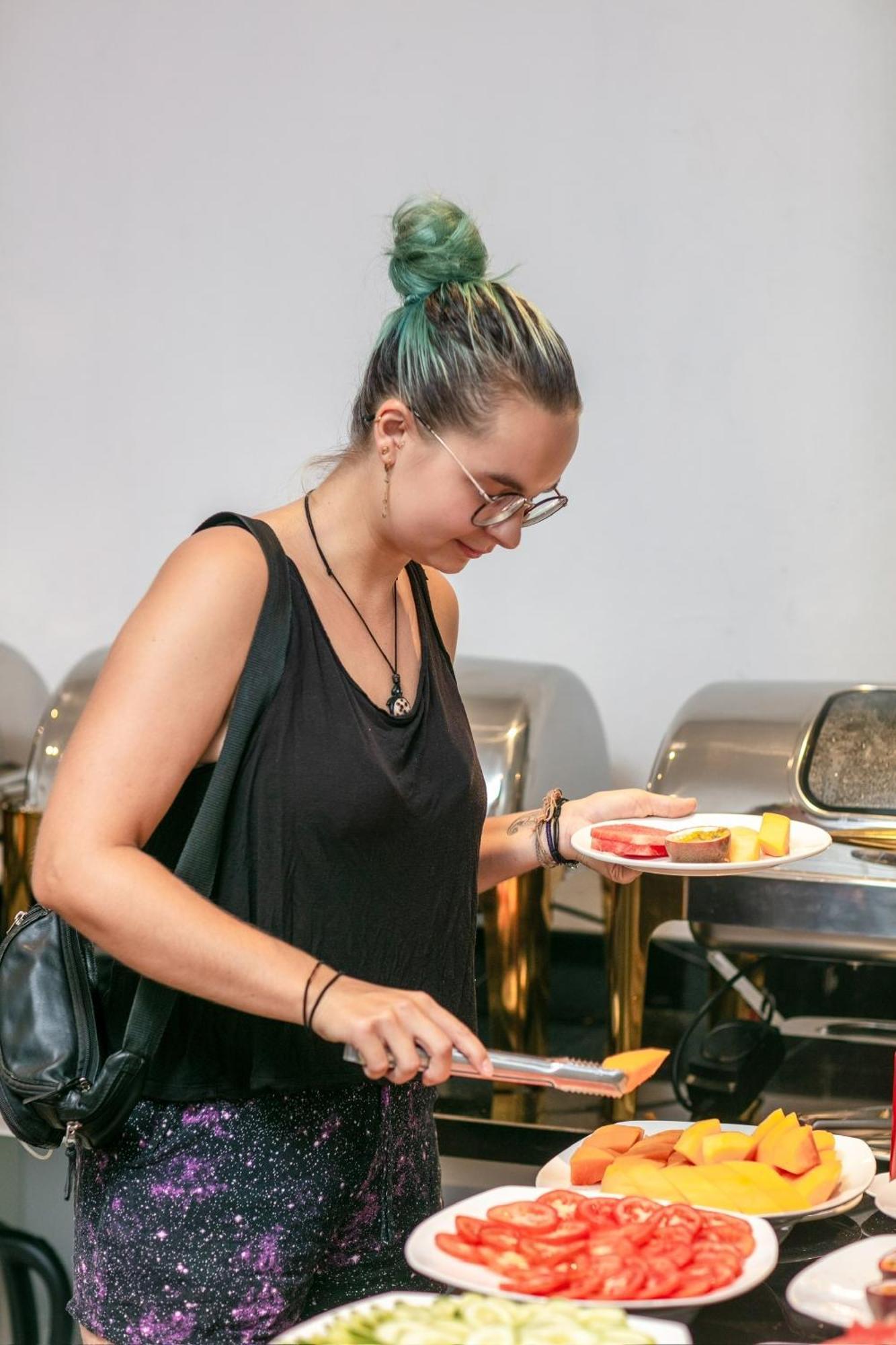 Lakeview Backpackers Hostel & Rooftop Bar ハノイ市 エクステリア 写真