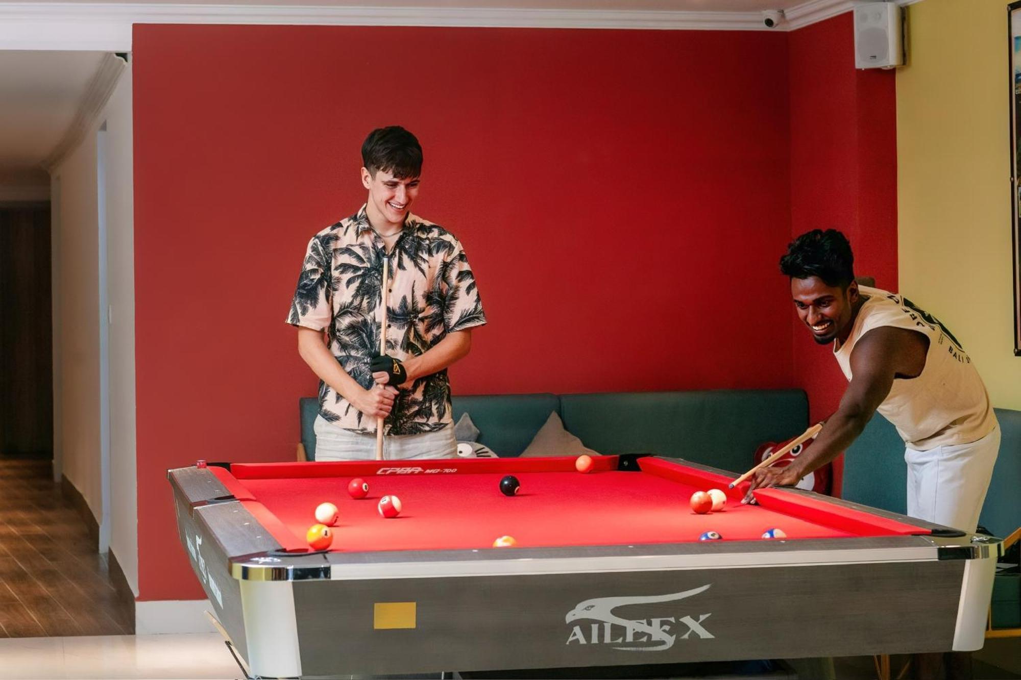 Lakeview Backpackers Hostel & Rooftop Bar ハノイ市 エクステリア 写真
