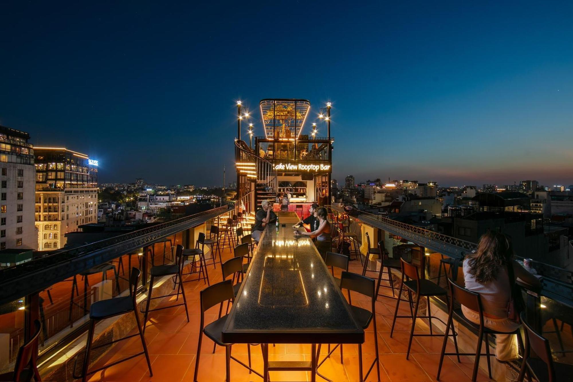 Lakeview Backpackers Hostel & Rooftop Bar ハノイ市 エクステリア 写真