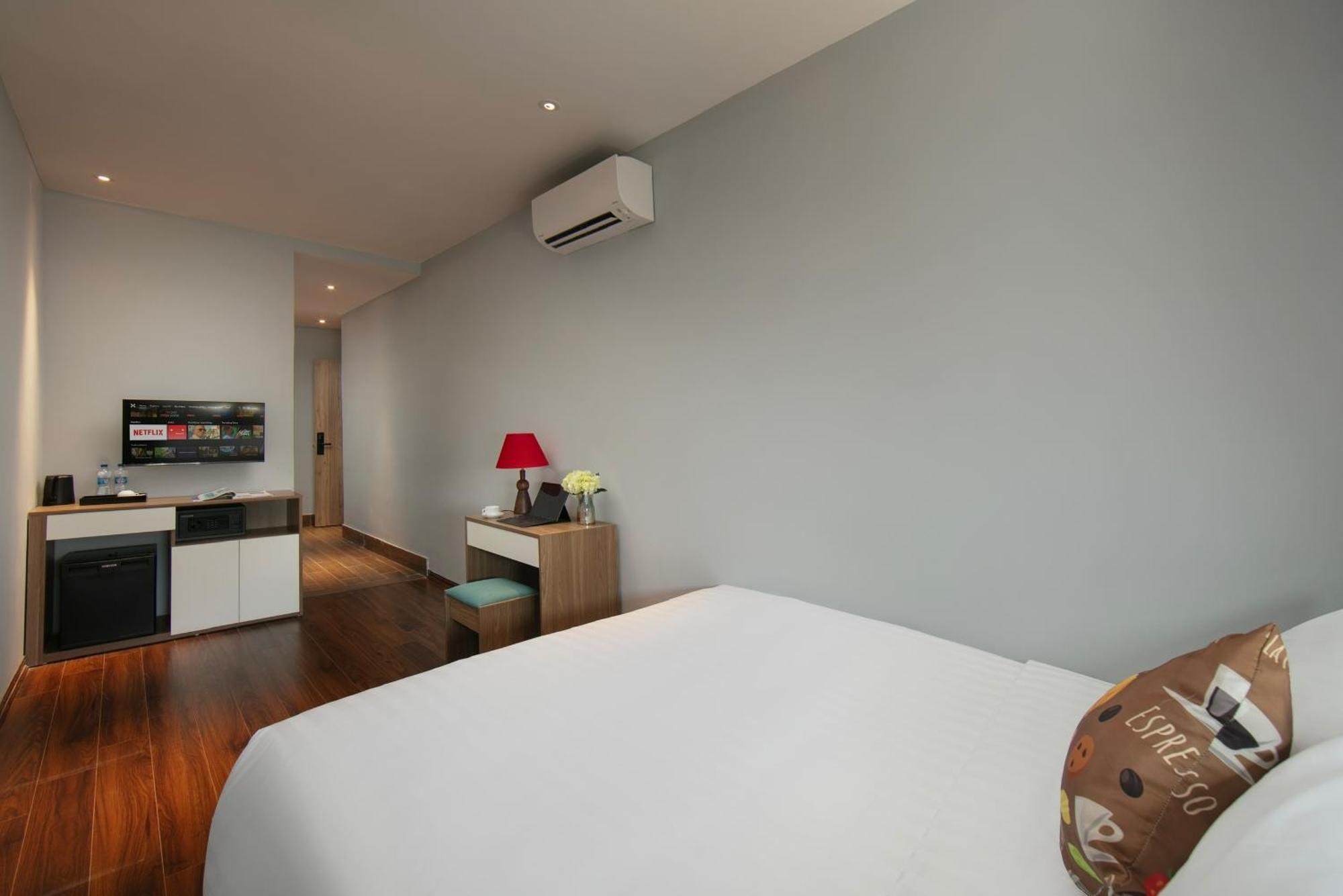 Lakeview Backpackers Hostel & Rooftop Bar ハノイ市 エクステリア 写真