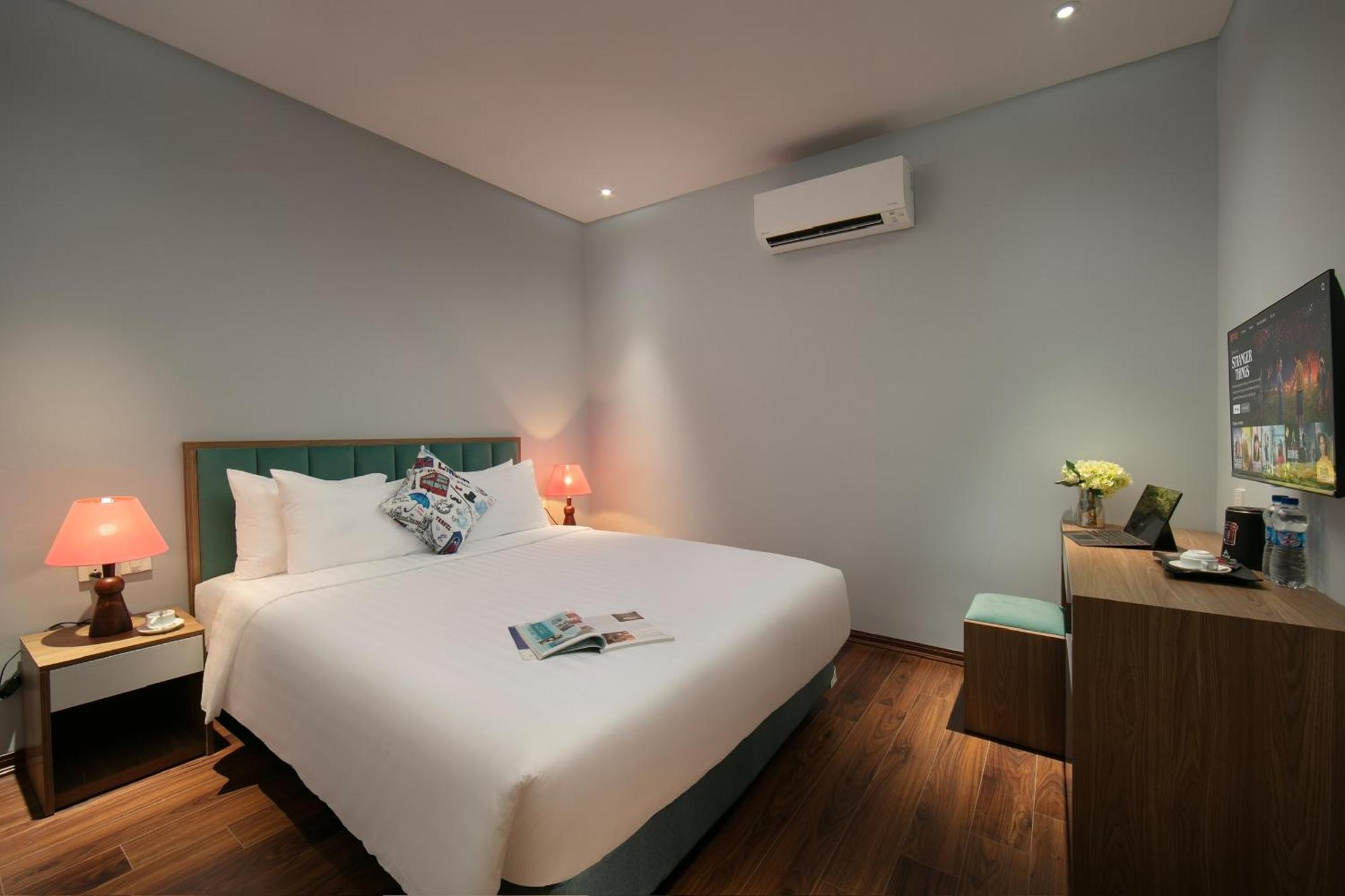 Lakeview Backpackers Hostel & Rooftop Bar ハノイ市 エクステリア 写真