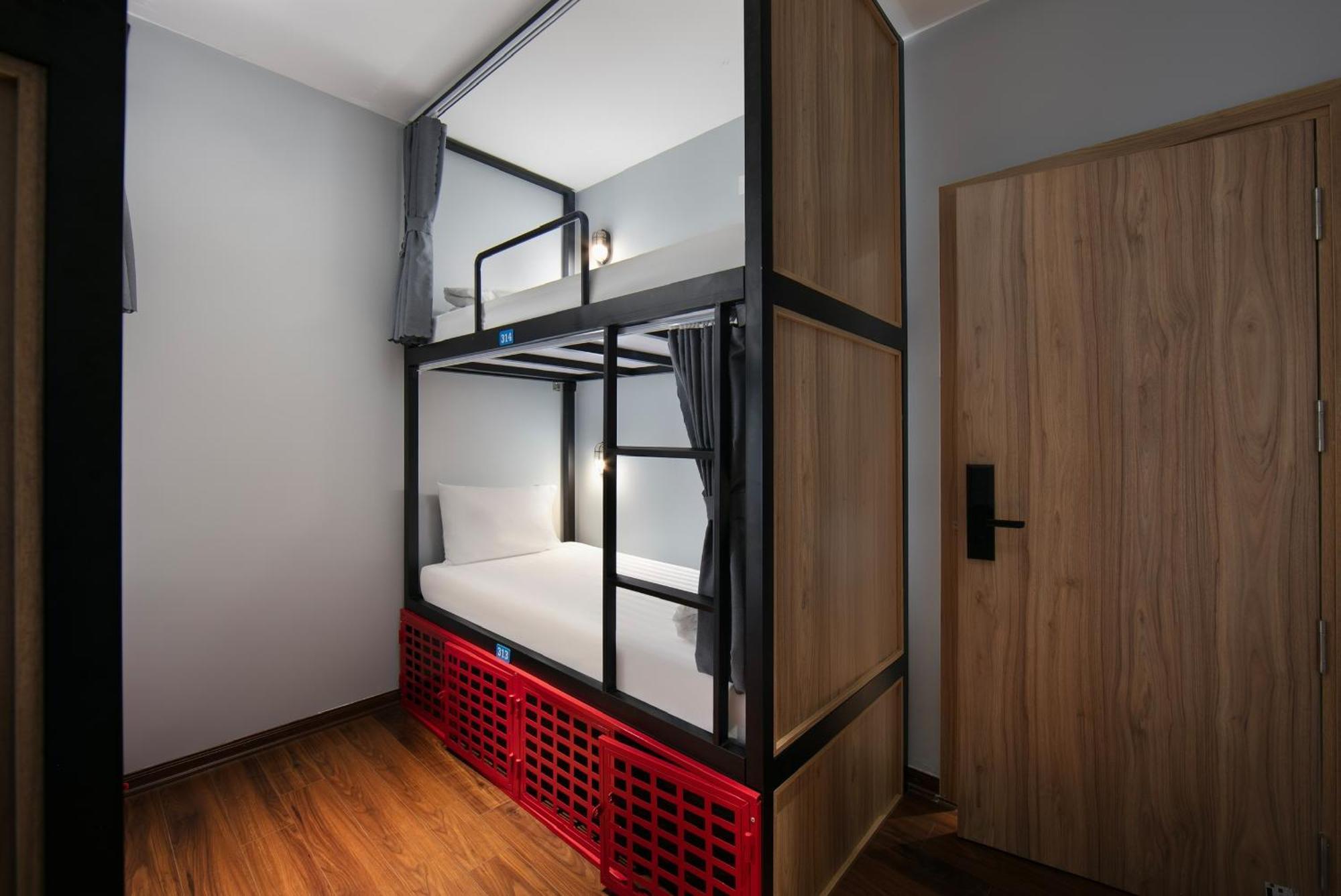 Lakeview Backpackers Hostel & Rooftop Bar ハノイ市 エクステリア 写真