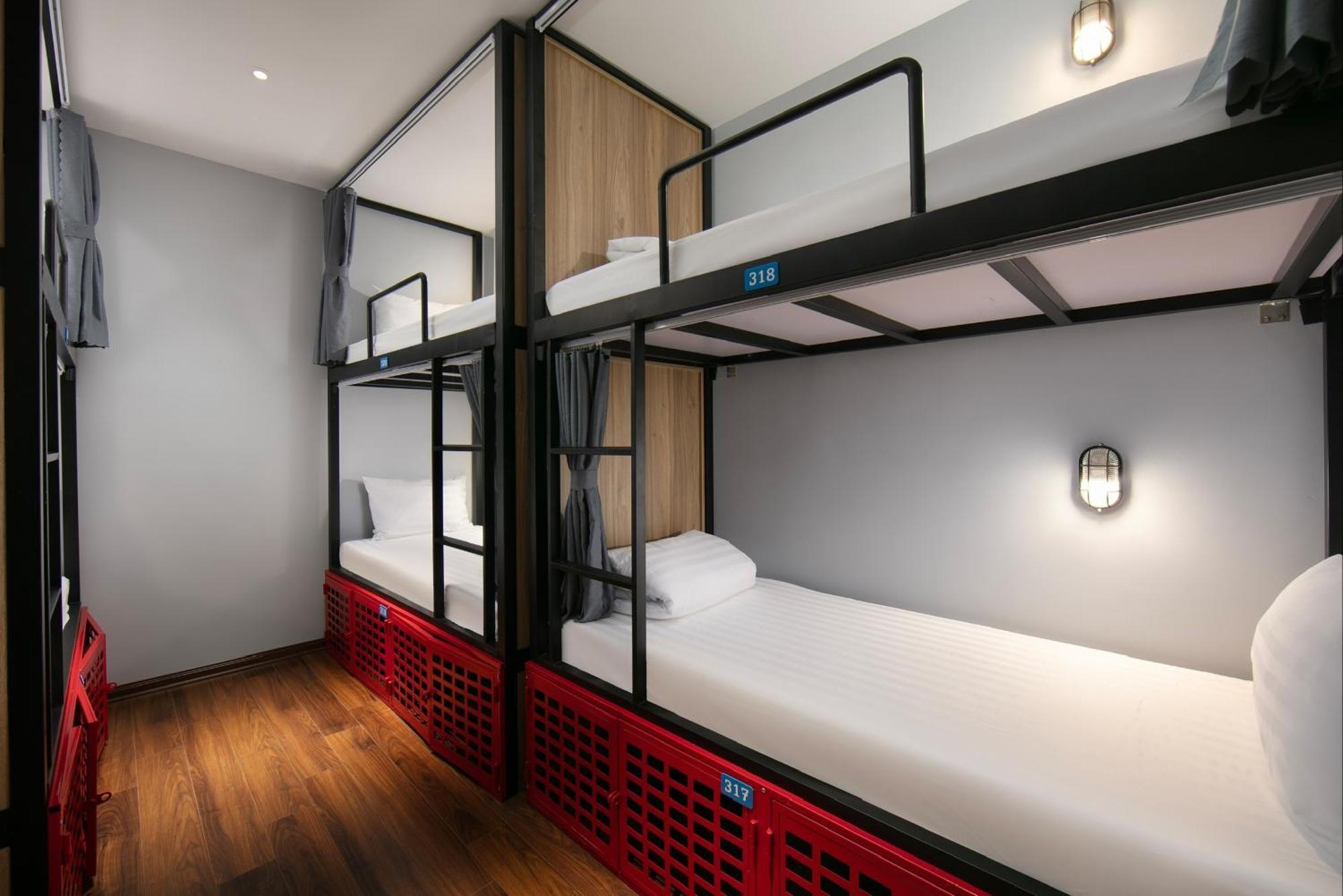 Lakeview Backpackers Hostel & Rooftop Bar ハノイ市 エクステリア 写真