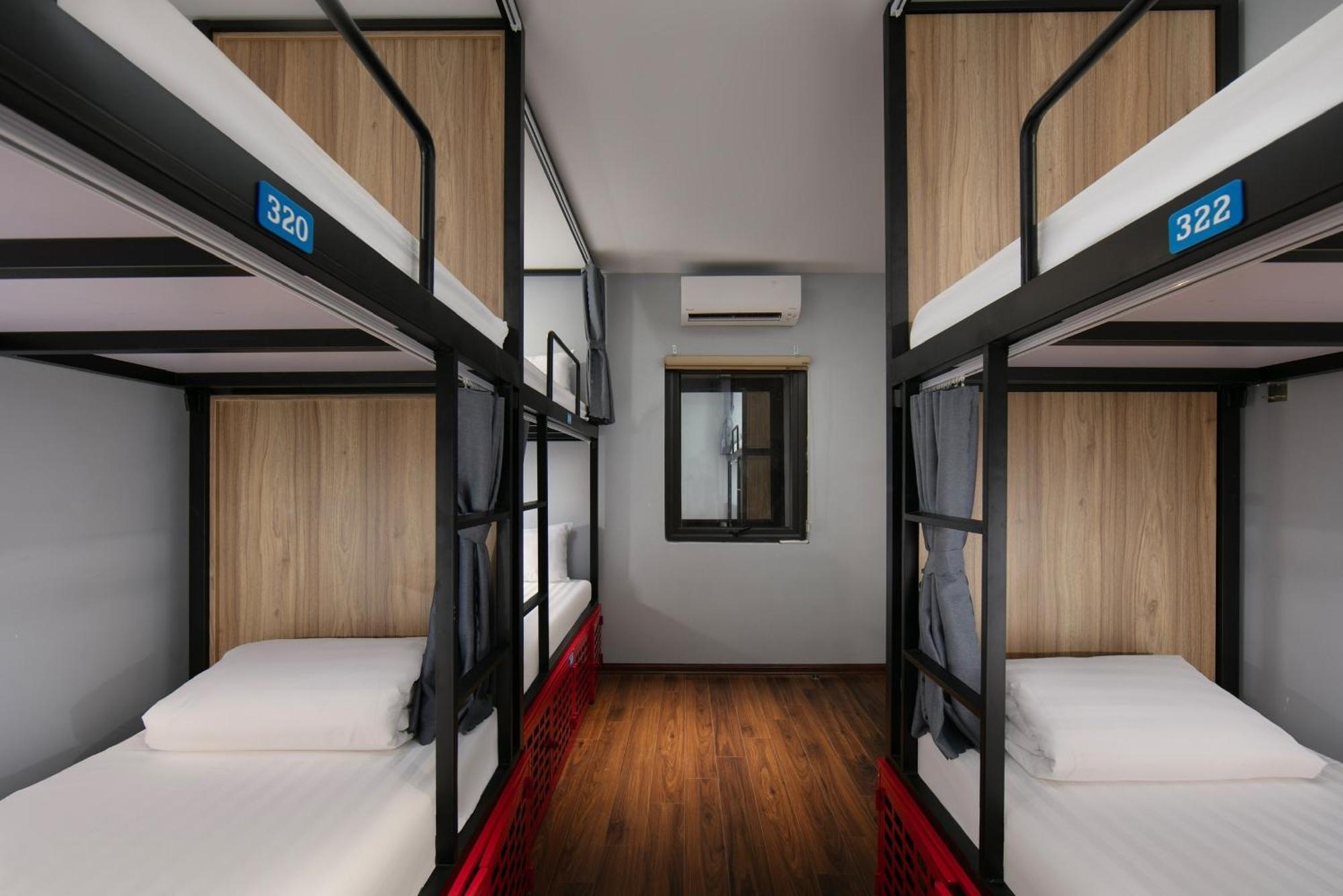 Lakeview Backpackers Hostel & Rooftop Bar ハノイ市 エクステリア 写真