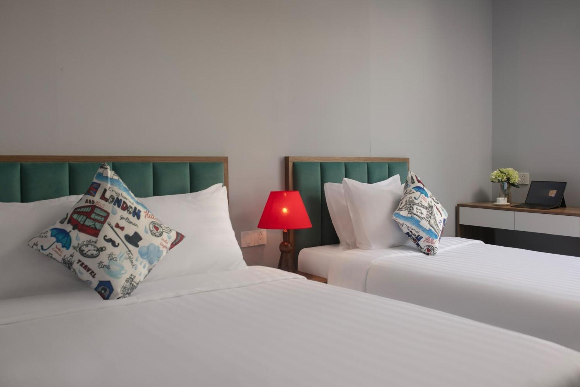 Lakeview Backpackers Hostel & Rooftop Bar ハノイ市 エクステリア 写真