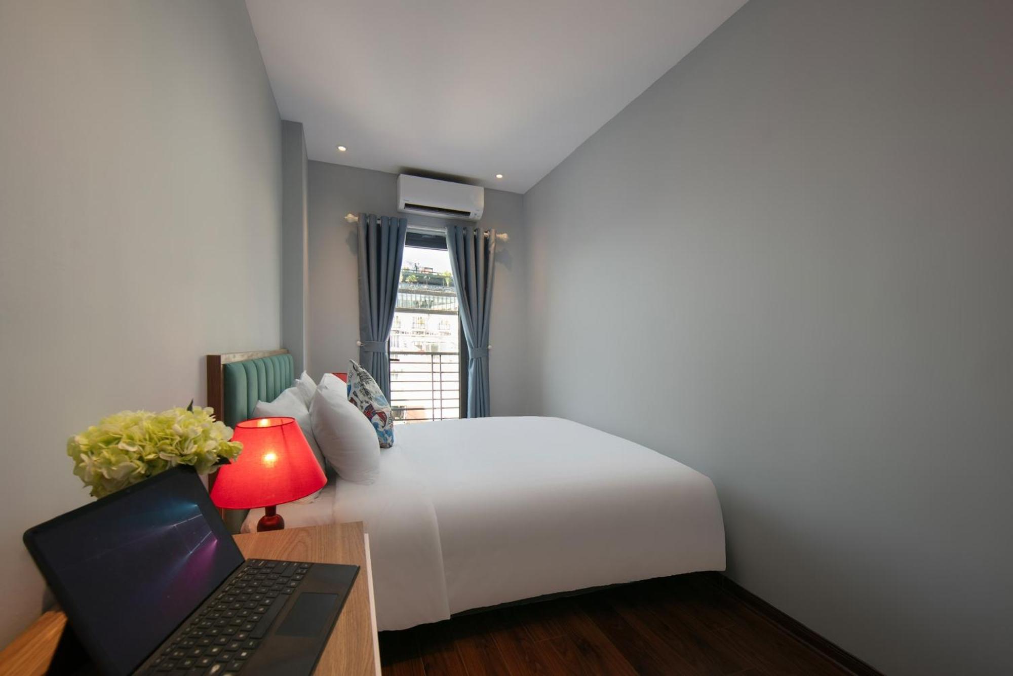 Lakeview Backpackers Hostel & Rooftop Bar ハノイ市 エクステリア 写真