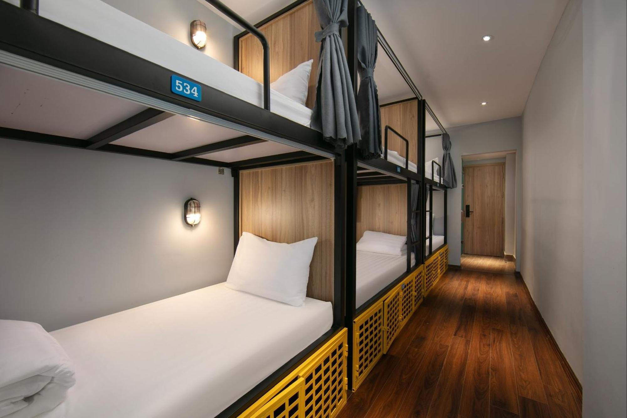 Lakeview Backpackers Hostel & Rooftop Bar ハノイ市 エクステリア 写真