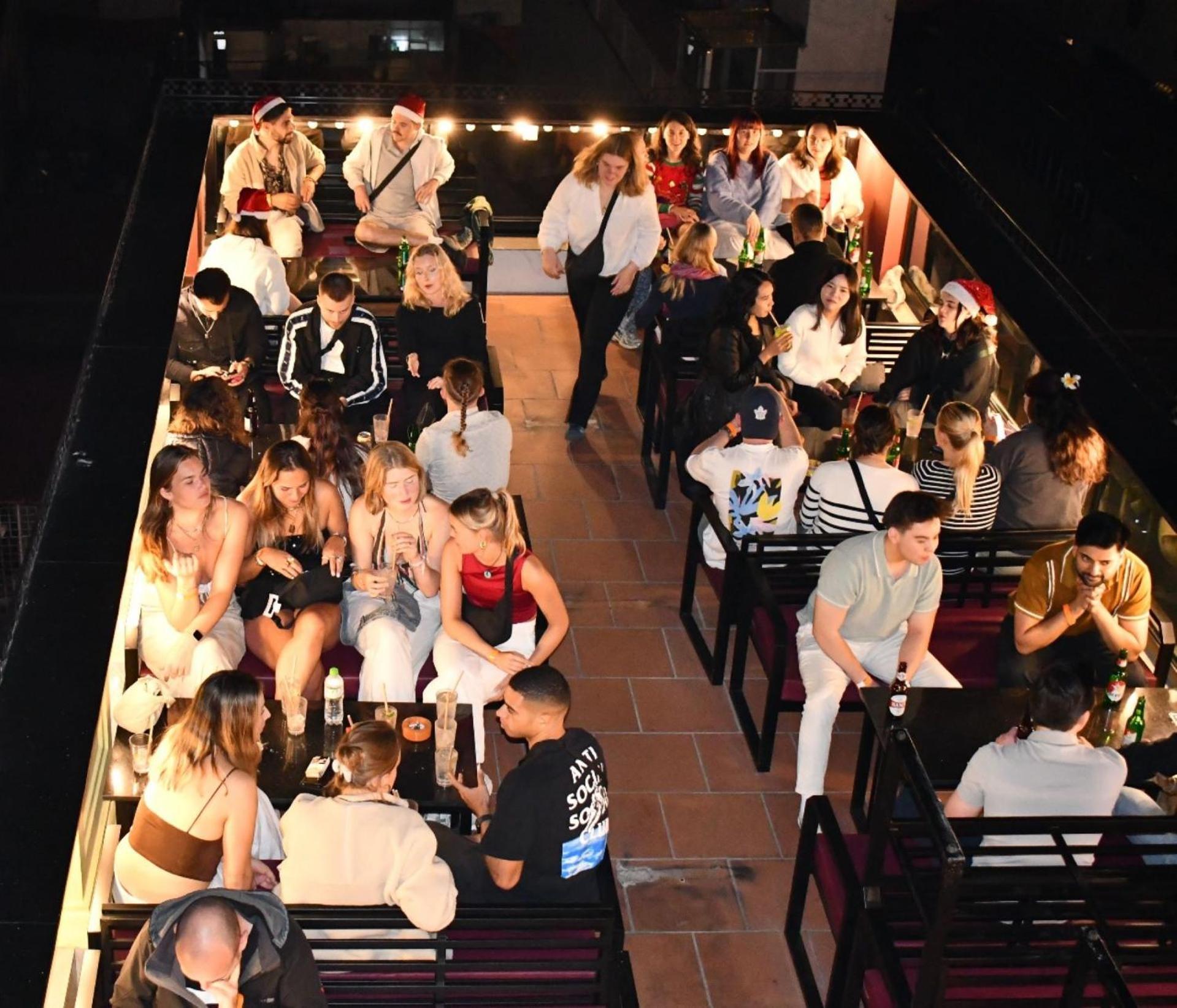 Lakeview Backpackers Hostel & Rooftop Bar ハノイ市 エクステリア 写真