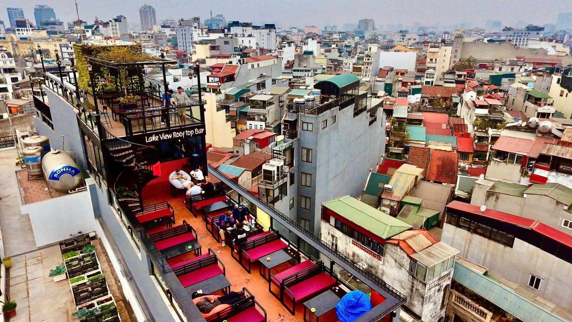 Lakeview Backpackers Hostel & Rooftop Bar ハノイ市 エクステリア 写真