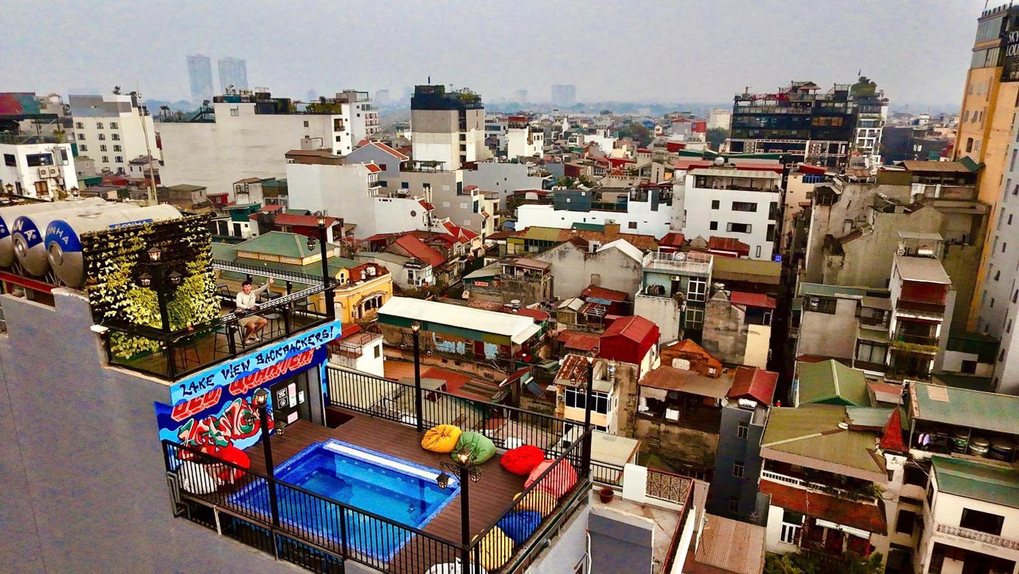 Lakeview Backpackers Hostel & Rooftop Bar ハノイ市 エクステリア 写真