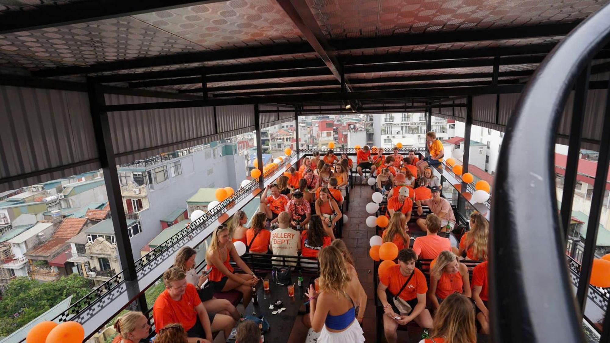 Lakeview Backpackers Hostel & Rooftop Bar ハノイ市 エクステリア 写真