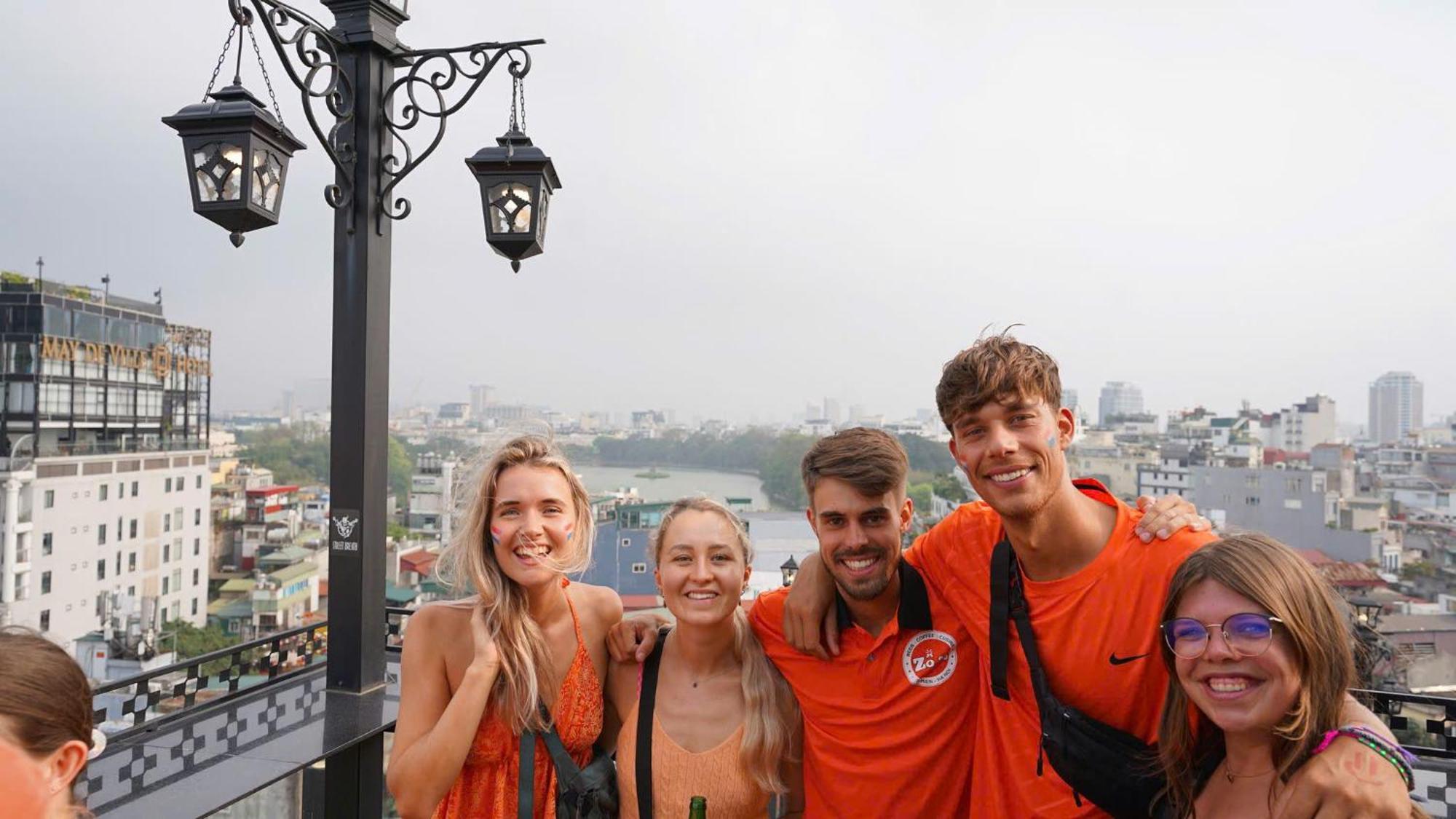 Lakeview Backpackers Hostel & Rooftop Bar ハノイ市 エクステリア 写真