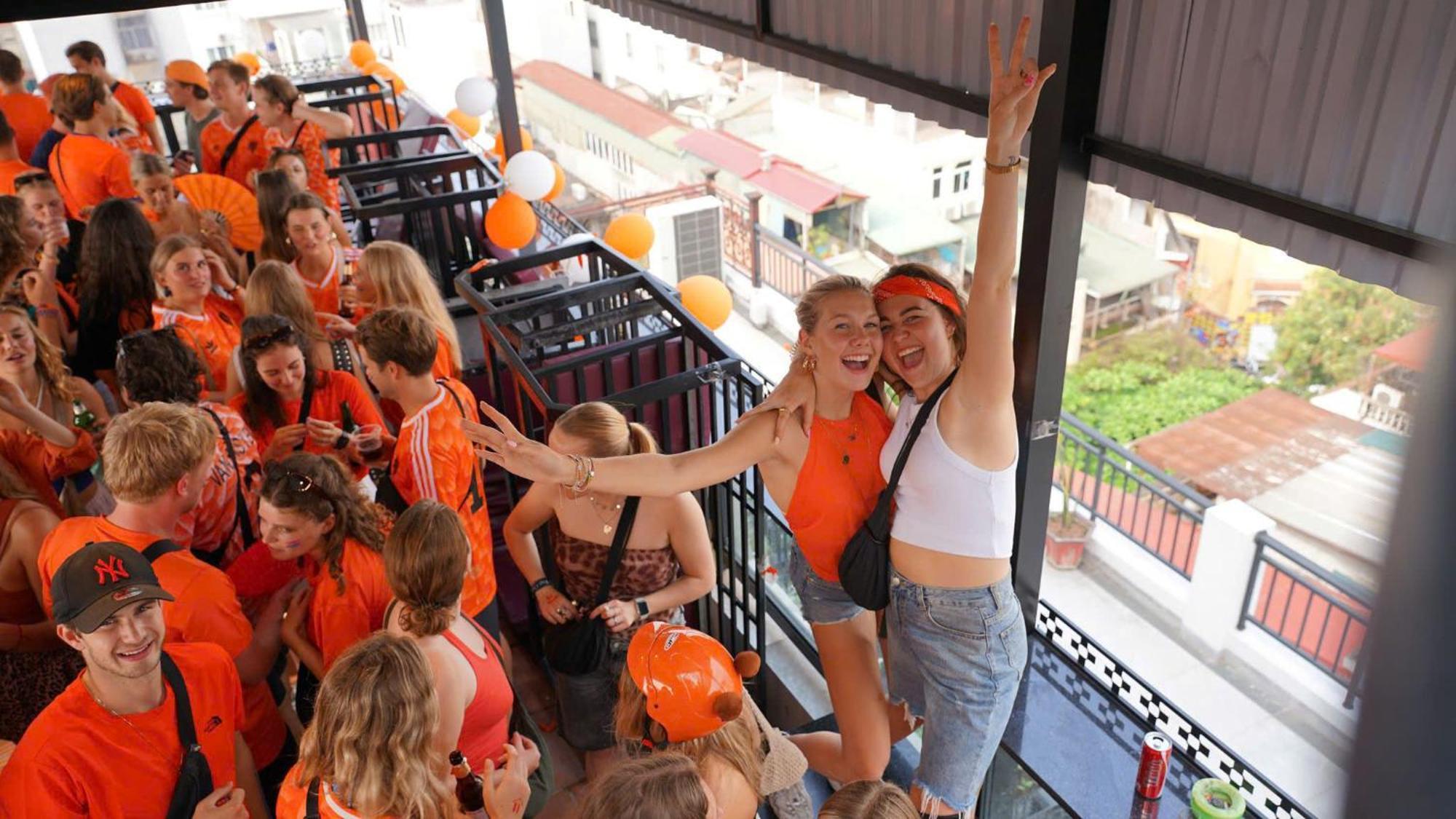 Lakeview Backpackers Hostel & Rooftop Bar ハノイ市 エクステリア 写真