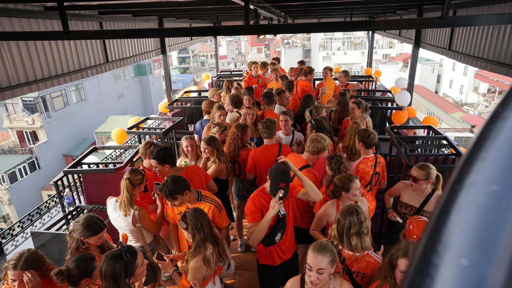 Lakeview Backpackers Hostel & Rooftop Bar ハノイ市 エクステリア 写真