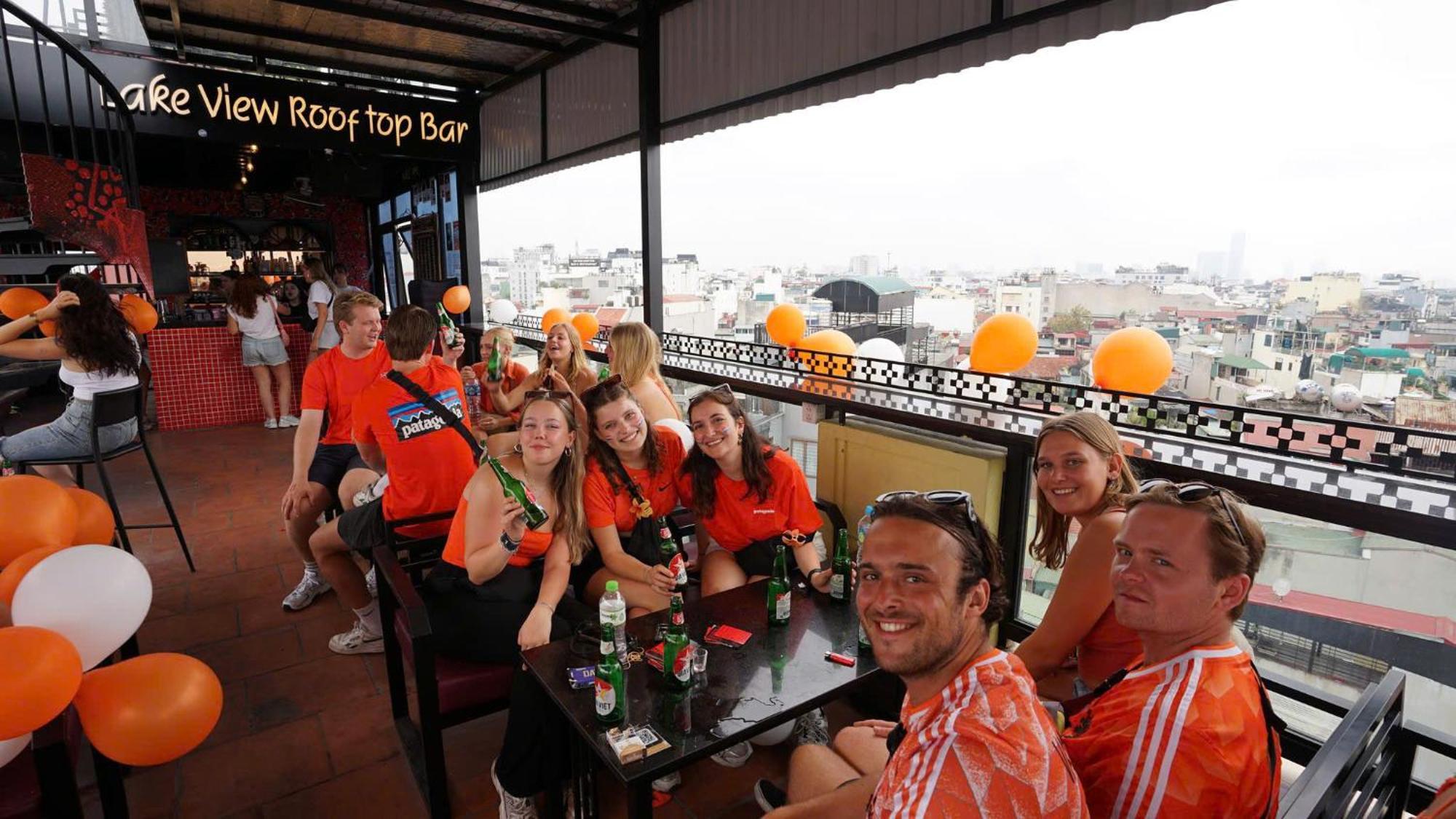 Lakeview Backpackers Hostel & Rooftop Bar ハノイ市 エクステリア 写真
