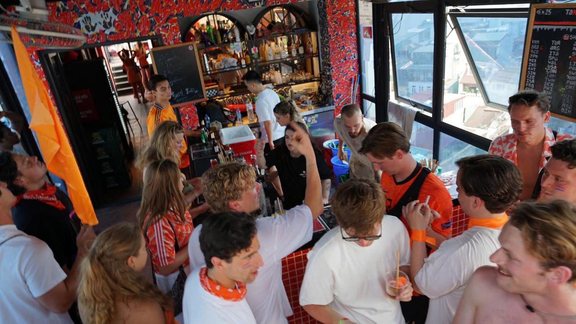 Lakeview Backpackers Hostel & Rooftop Bar ハノイ市 エクステリア 写真