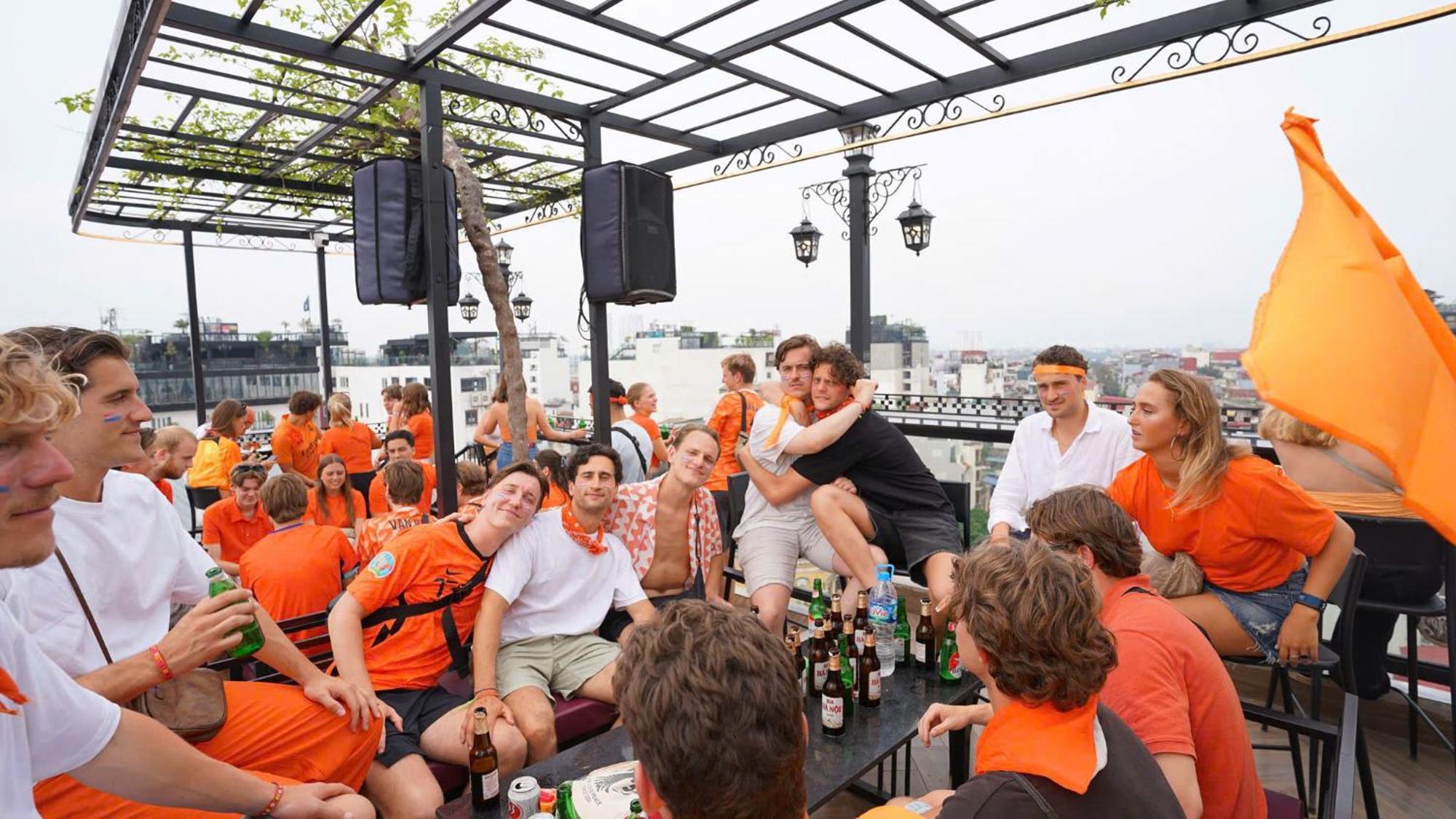 Lakeview Backpackers Hostel & Rooftop Bar ハノイ市 エクステリア 写真